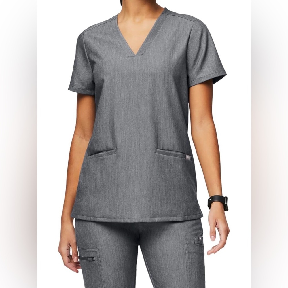 FIGS Women's Casma Graphite Heather Gray Three Pocket Scrub Top Size Medium